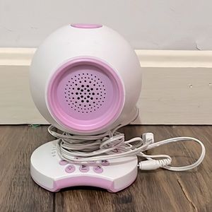 Baby or kids night light that plays any calm sounds